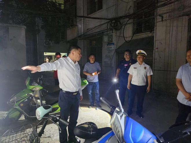 武汉市开展电动自行车安全隐患全链条整治行动第二次集中夜查(图1)