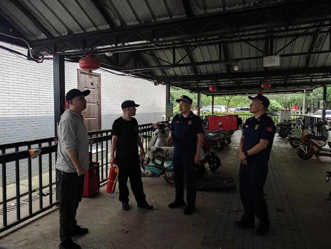 武汉市开展电动自行车安全隐患全链条整治行动第二次集中夜查(图2)