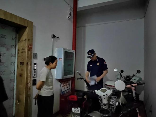 武汉市开展电动自行车安全隐患全链条整治行动第二次集中夜查(图4)