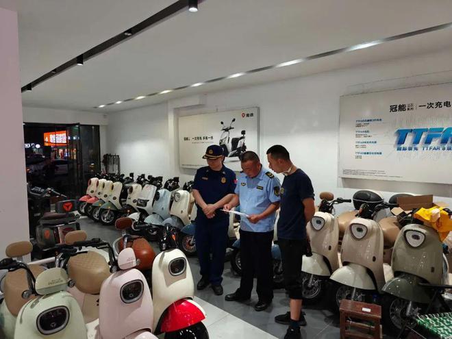 武汉市开展电动自行车安全隐患全链条整治行动第二次集中夜查(图3)