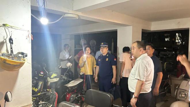 武汉市开展电动自行车安全隐患全链条整治行动第二次集中夜查(图7)