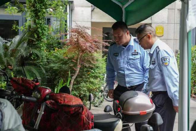 增设停车位、安装换电柜……直面电动自行车隐患治理奉贤交出“答卷“(图3)