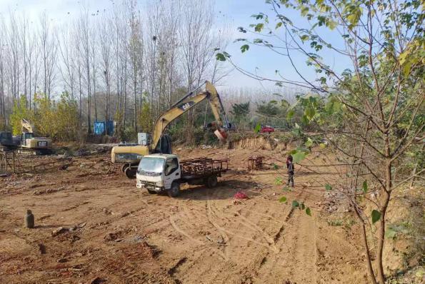 出动6台破碎机！长葛一“3层楼”一夜间被“夷为平地”！(图4)