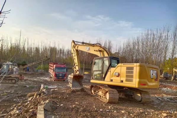 出动6台破碎机！长葛一“3层楼”一夜间被“夷为平地”！(图3)