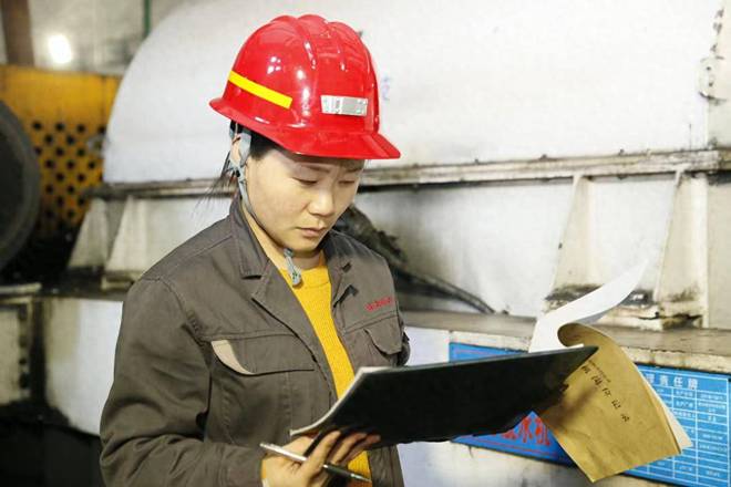 铿锵玫瑰绽放煤海——记陕煤蒲白建新煤化女工的多彩人生(图1)
