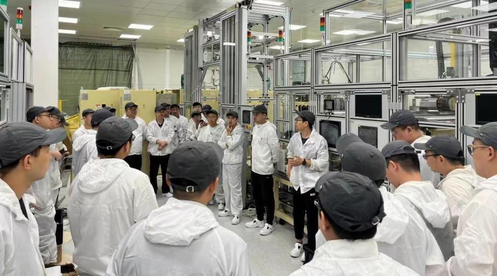 欧洲新能源车载充电器大型生产线项目完成终验收新松再创“中国速度”(图2)