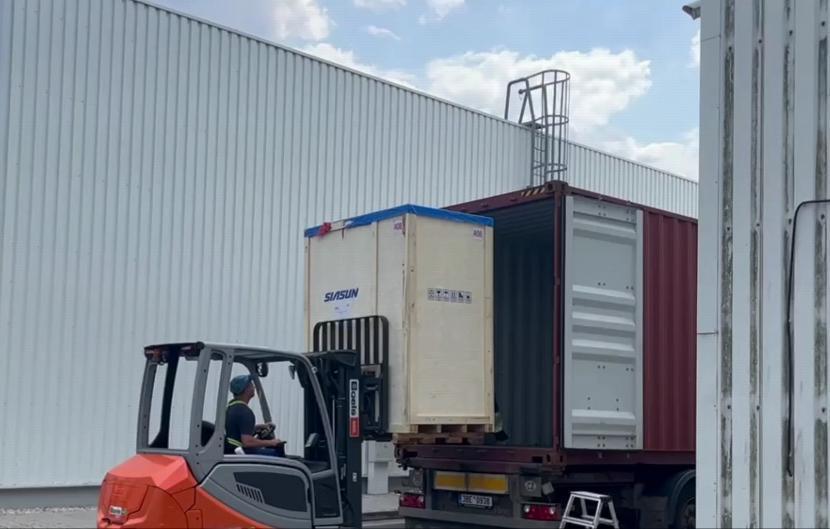 欧洲新能源车载充电器大型生产线项目完成终验收新松再创“中国速度”(图3)