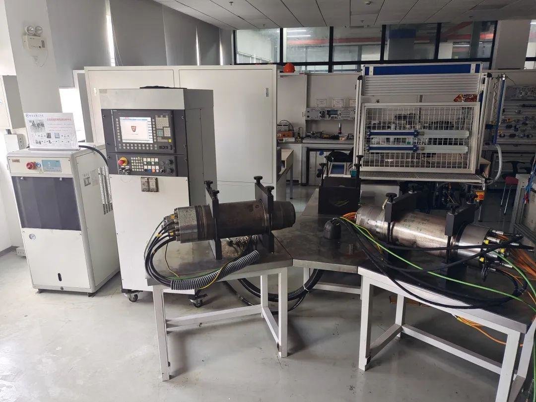 上汽有位爱搞设计的维修工程师被同事称为生产线“保护神”(图1)