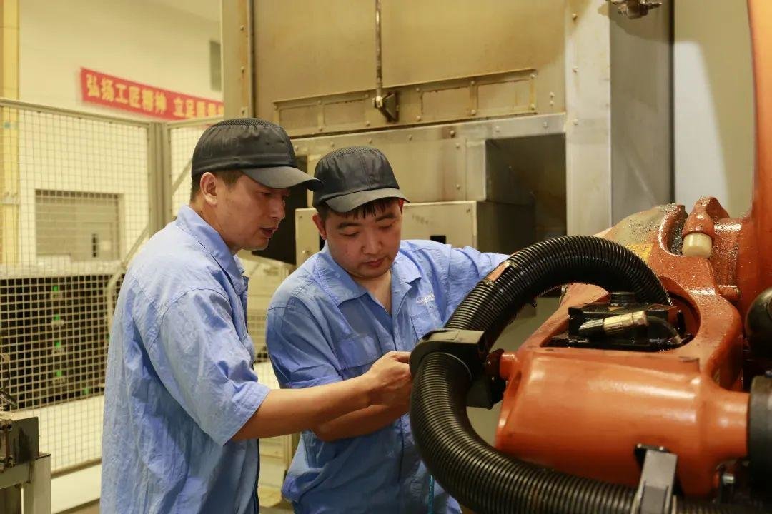 上汽有位爱搞设计的维修工程师被同事称为生产线“保护神”(图3)