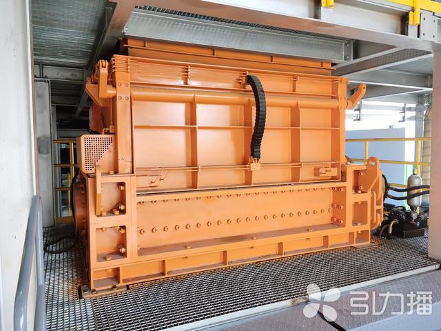 他制造出全球最大的双轴破碎机(图4)