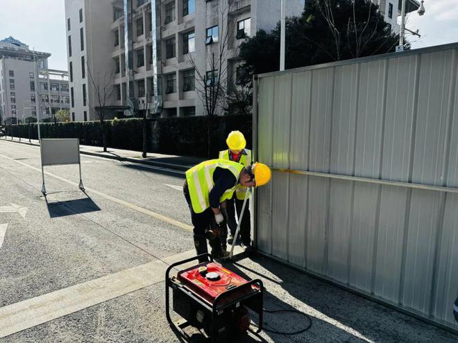 芦山城区老旧水管正在更换中(图2)