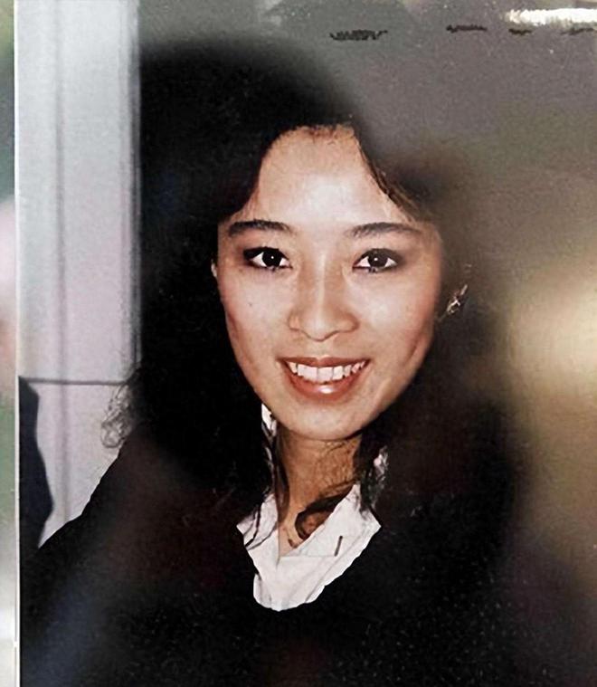911飞机上华裔空姐邓月薇临终留下20分钟录音她真的很聪明(图1)
