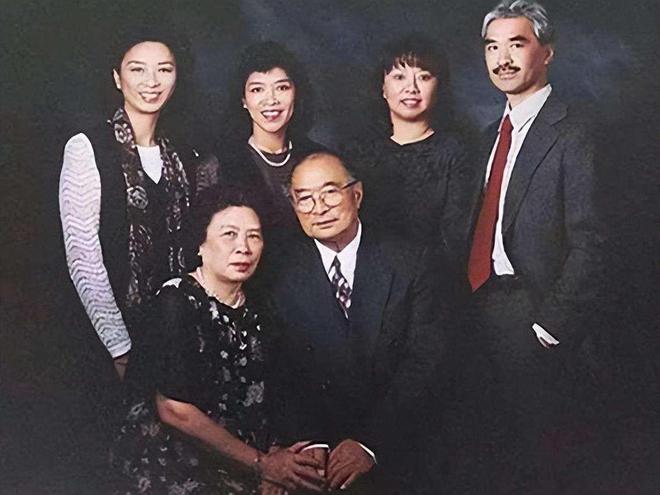 911飞机上华裔空姐邓月薇临终留下20分钟录音她真的很聪明(图7)