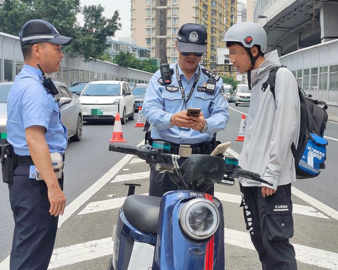 11月起电动车新政策来袭这3种车型禁止上路6种违法行为严查(图4)