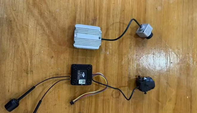 抢先看：大疆O4AirUnitPro图传设备技术图纸及实物图曝光(图3)