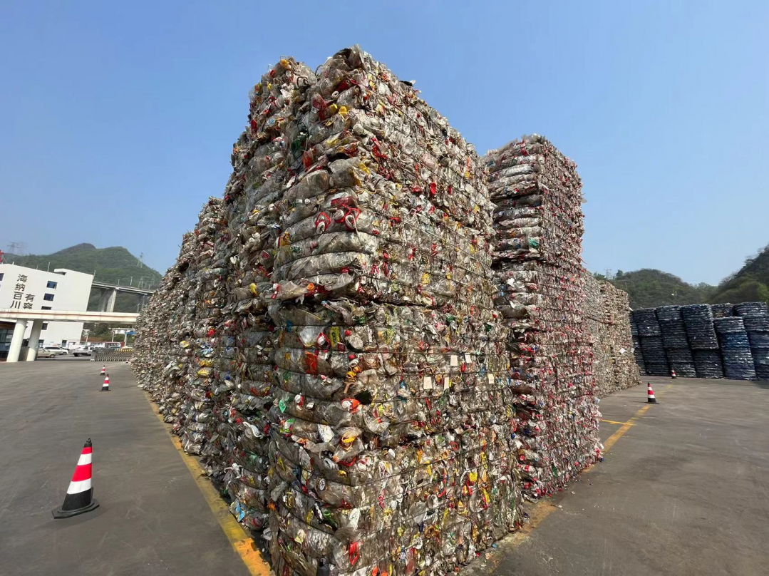 【重生之我在工厂当宝贝】废旧塑料瓶的独白：下次再见我已变了模样(图2)