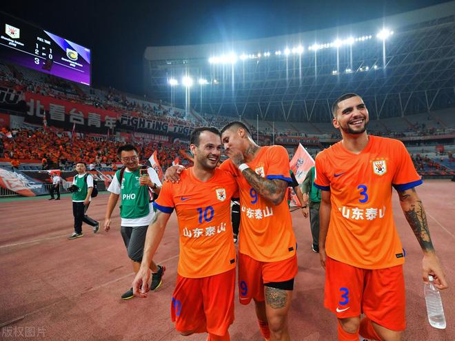 柔佛踢球很脏赛后与山东泰山球员发生冲突法加尼执法又成焦点(图4)