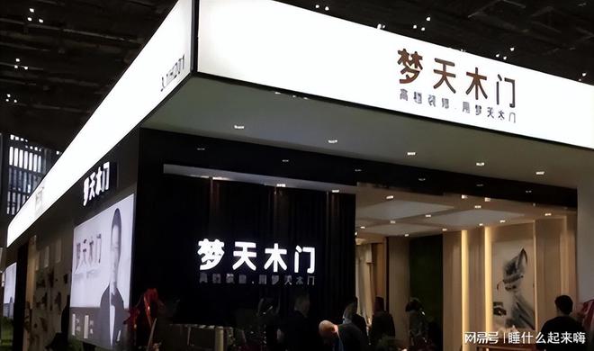 “上亿名媛”余晚晚：一套裙子值一套房豪宅厕所就有三室一厅(图2)