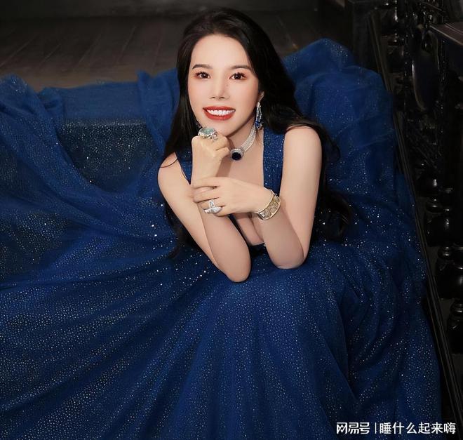 “上亿名媛”余晚晚：一套裙子值一套房豪宅厕所就有三室一厅(图5)