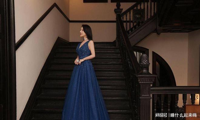 “上亿名媛”余晚晚：一套裙子值一套房豪宅厕所就有三室一厅(图6)