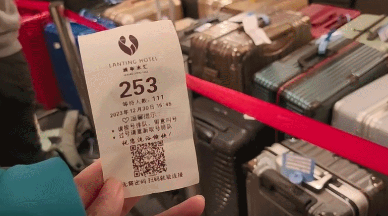 尔滨网红洗浴中心爆满！搓澡师傅：两天两夜没睡搓澡巾搓冒烟儿(图5)