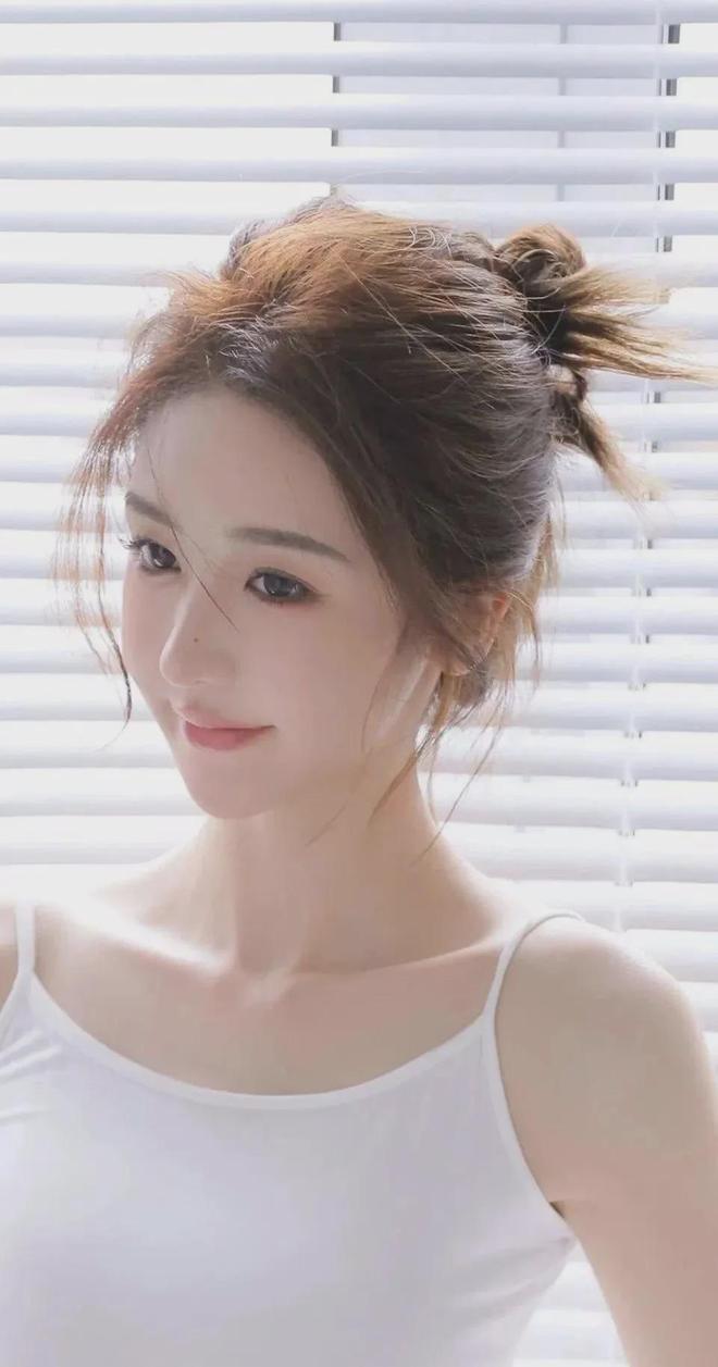 穿成不可描述的女配(图1)