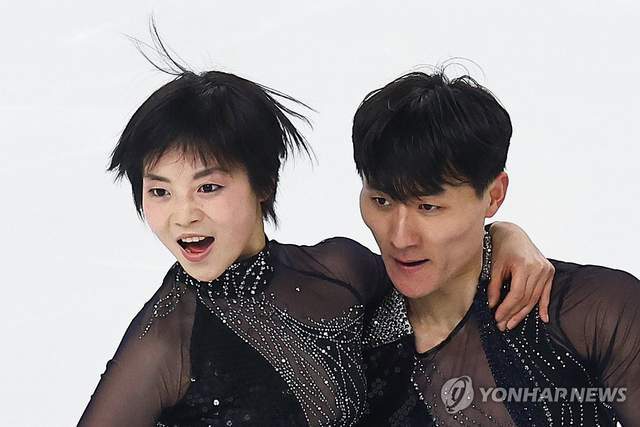 朝鲜选手廉大玉与新搭档韩金哲挑战2025哈尔滨亚冬会双人滑奖牌(图2)