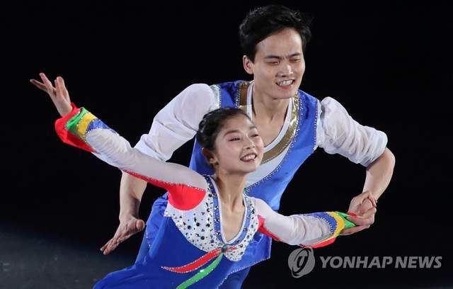 朝鲜选手廉大玉与新搭档韩金哲挑战2025哈尔滨亚冬会双人滑奖牌(图1)