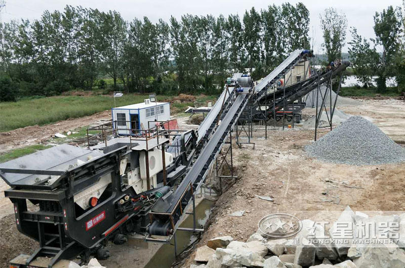 移动鄂式碎石机图片及型号大全附现场(图3)