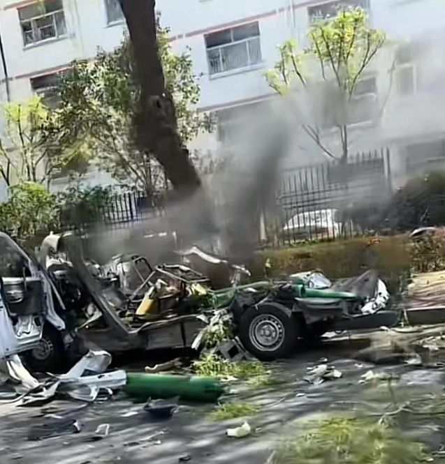 山东临沂电车爆炸！车辆炸粉碎现场一片狼藉商户透漏细节(图2)