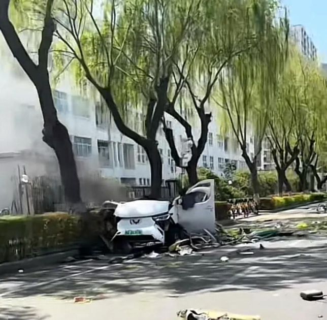 山东临沂电车爆炸！车辆炸粉碎现场一片狼藉商户透漏细节(图4)