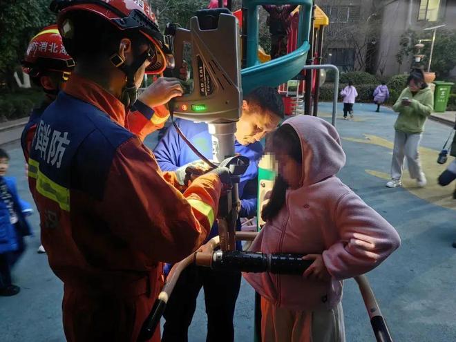 事发平阳！孩子被卡滑滑梯消防紧急救援！(图3)