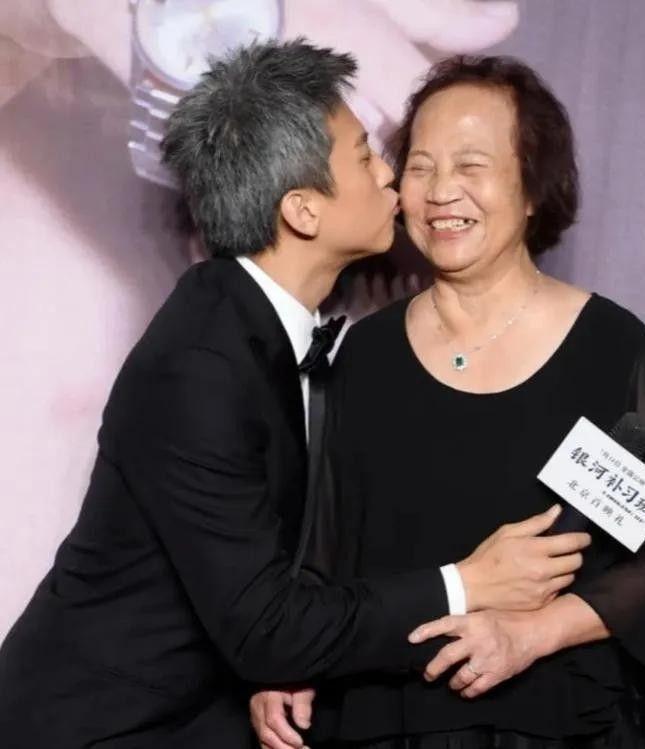 邓超79岁母亲：女儿患癌丈夫离世14年还好儿子儿媳孝顺陪着她(图7)