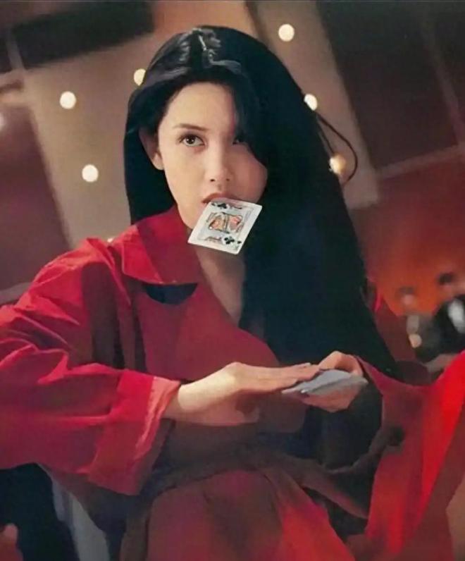 邱淑贞带俩女儿西安旅游俩女儿颜值超高大神似她年轻时候(图1)