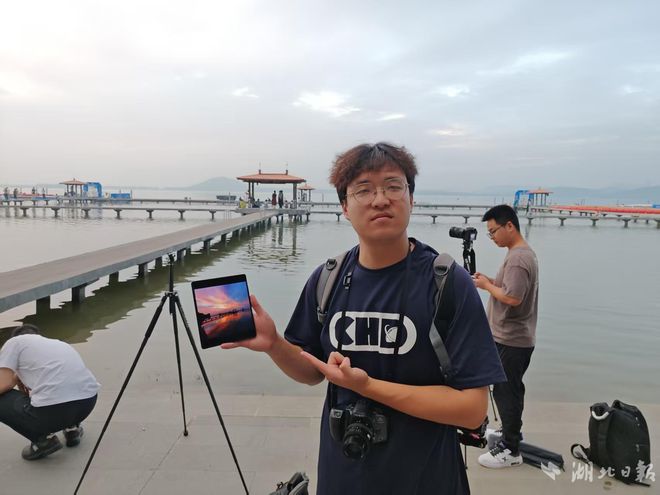 进入高峰期！今早有人追到世纪大烧朝霞！(图3)