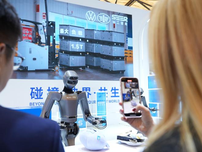 机器人“抢镜”物流展上市公司争相发新品(图3)