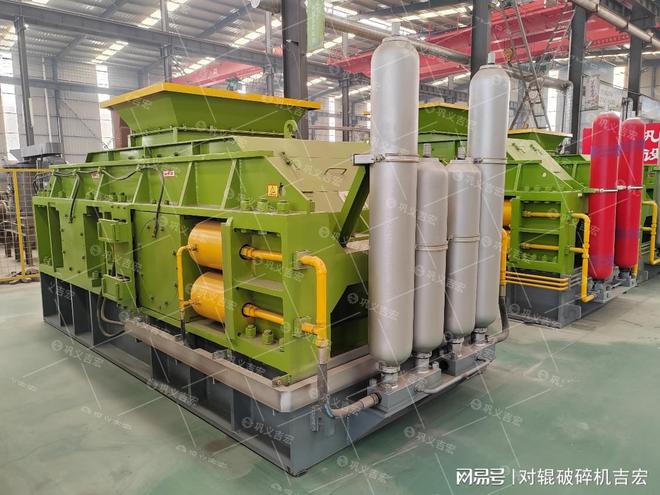 花岗岩废料再生利器：液压对辊破碎机(图2)