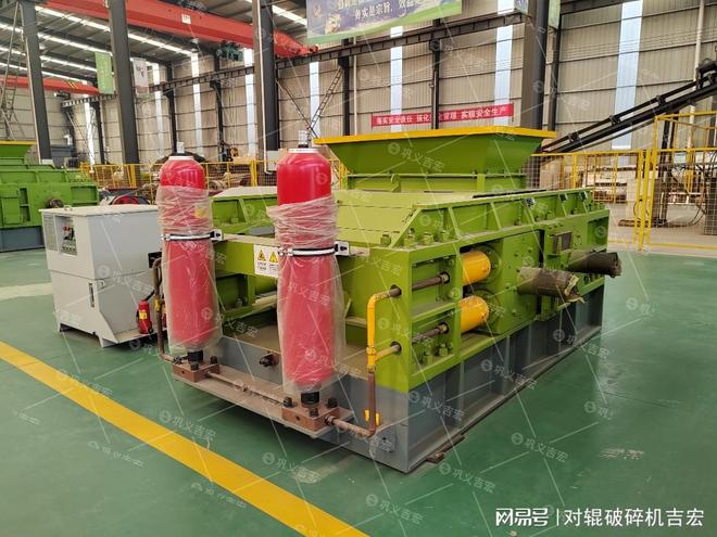 花岗岩废料再生利器：液压对辊破碎机(图3)