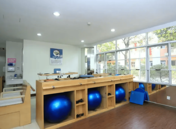 2026广州市荔湾区松鹤护理院全面升级!环境焕新+收费标准+全天候咨询热线(图2)