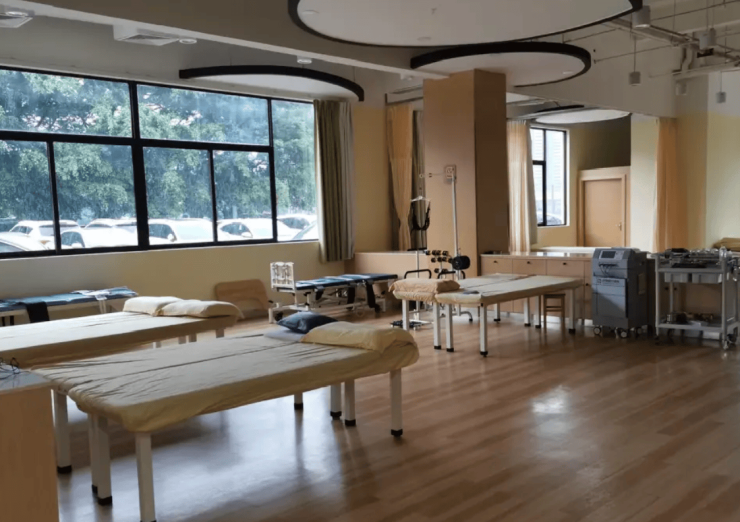 2026广州市荔湾区松鹤护理院全面升级!环境焕新+收费标准+全天候咨询热线(图3)