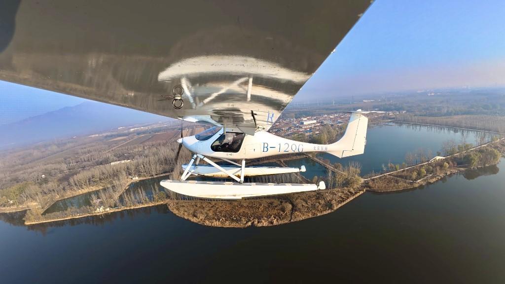 全球首款浮筒式双座水上电动飞机亮相北京延庆生态护渔效率提升50倍(图1)