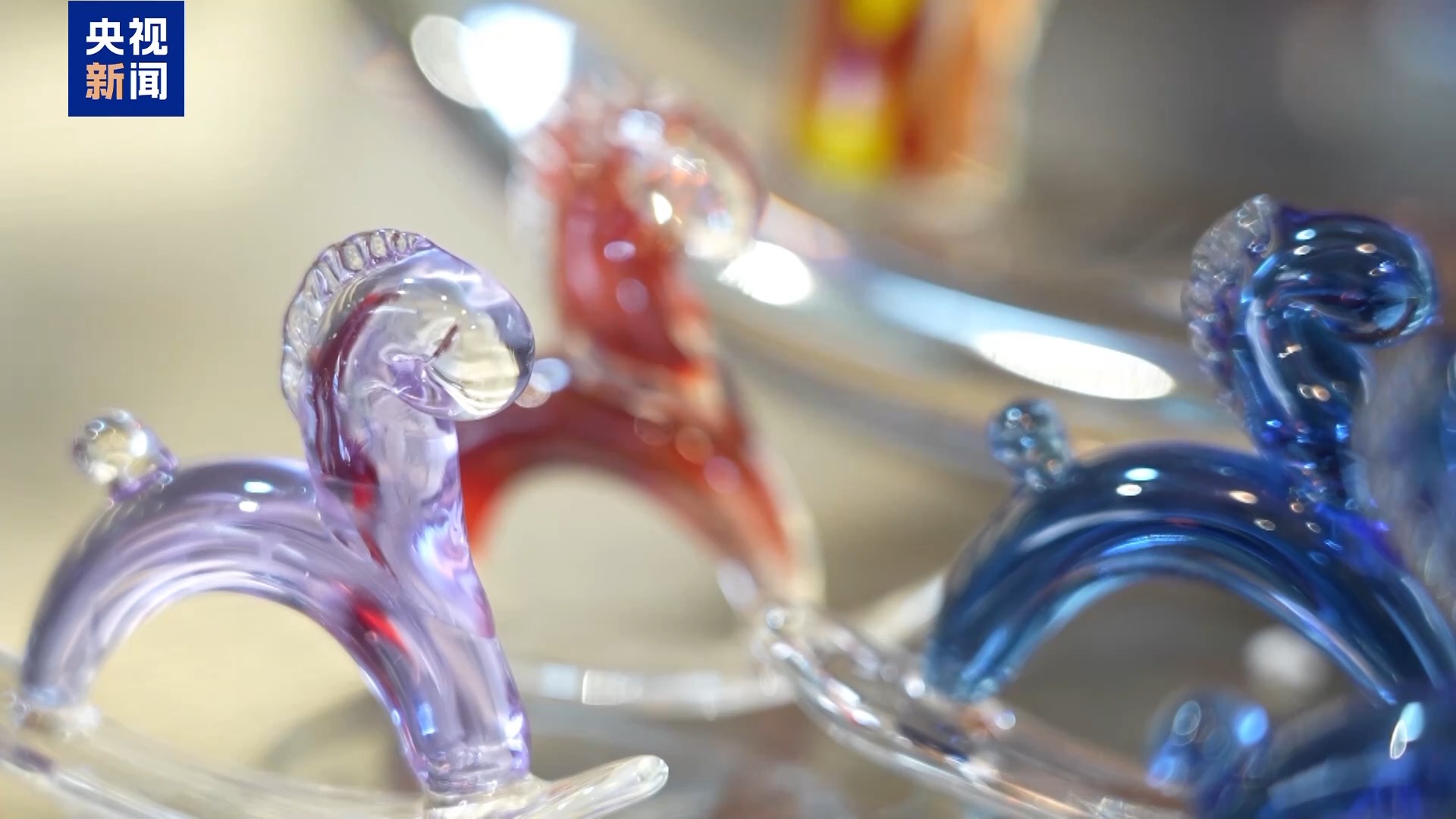 年货市场“马”上热琉璃马、朱砂文创热销(图3)