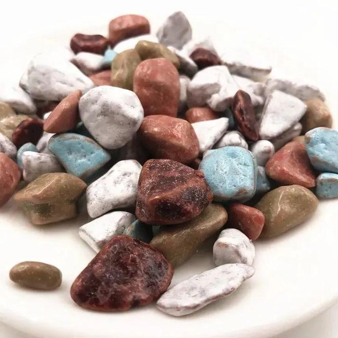 童年迷思：巧克力石头糖如何做到每颗都不一样？(图1)