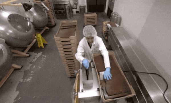 童年迷思：巧克力石头糖如何做到每颗都不一样？(图4)