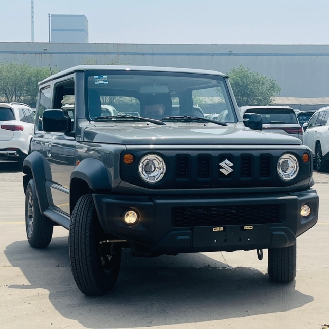 2025款铃木吉姆尼自动三门顶配强悍而精致的纯硬派越野小SUV(图2)